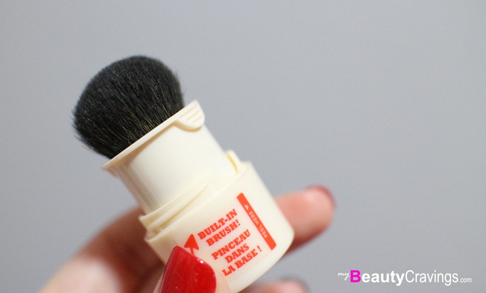 Step 3 - Pull out the in-built BRUSH (Benefit POREfessional Agent Zero Shine)