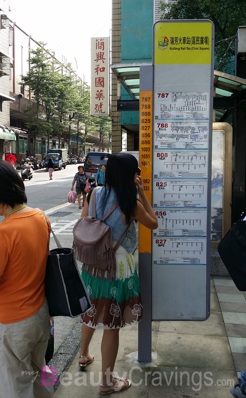 Bus stop to Jiufen and Jinguashi