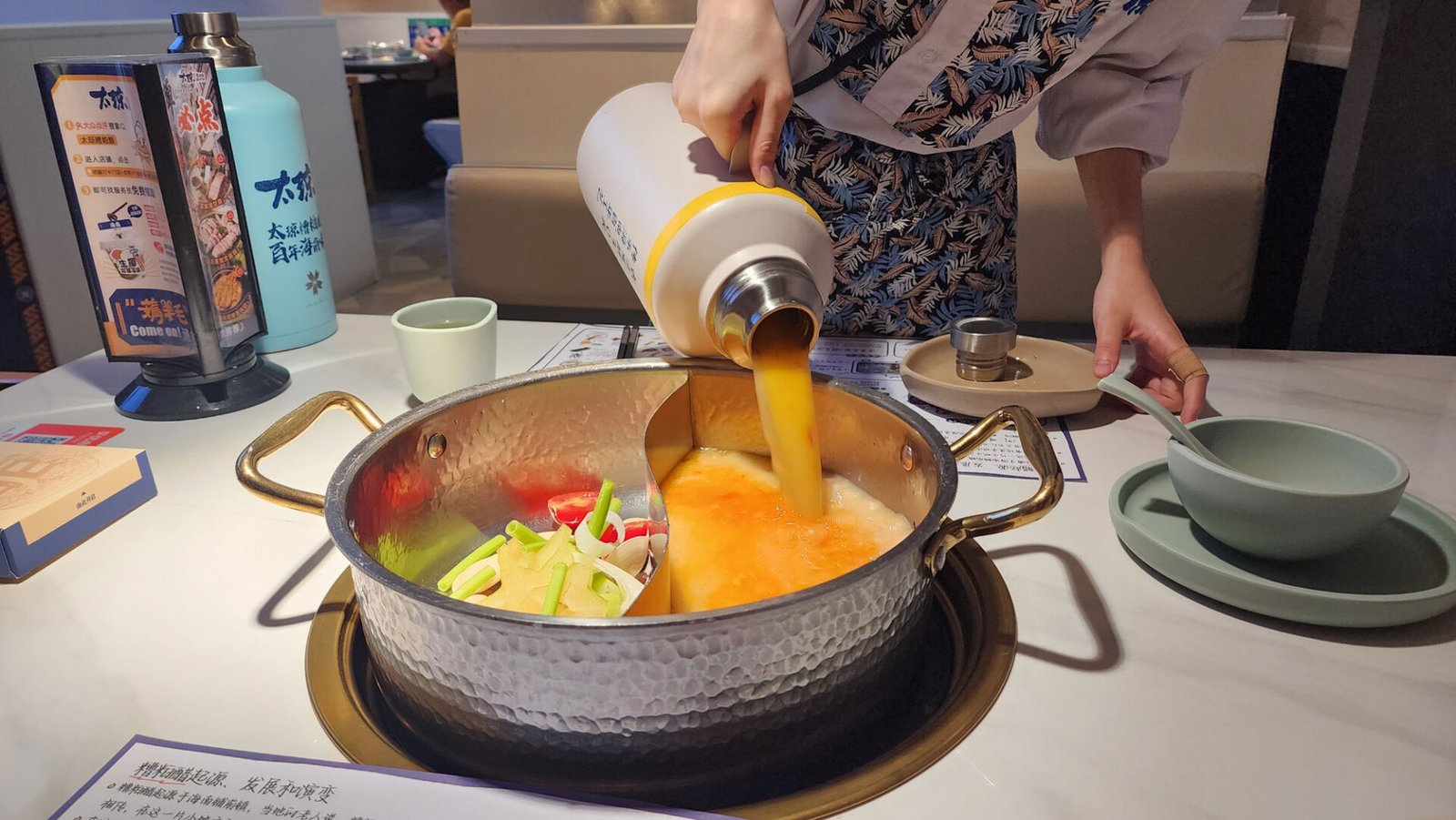 Hainan Zaopoi vinegar hot pot