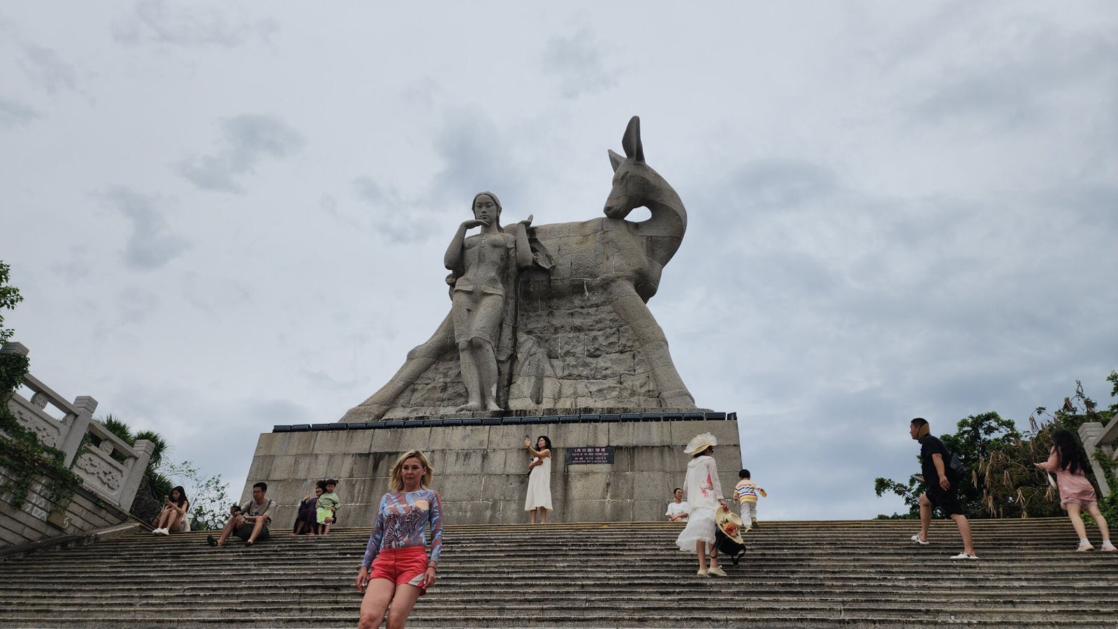 Luhuitou Statue